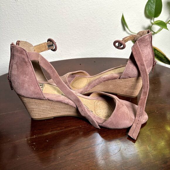 Sofft Blush Pink Suede Ankle Strap Wedge Heels Size 8M Low Heel Spring Sandal - Picture 6 of 9